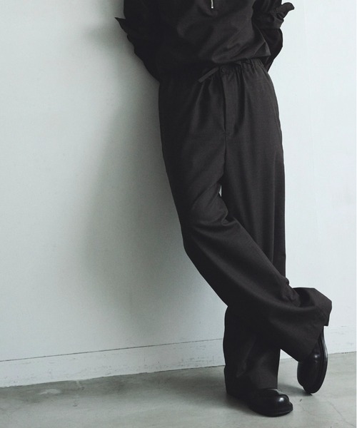 JOHN MASON SMITH(ジョンメイソンスミス)の「JOHN MASON SMITH WASHABLE WOOL TROPICAL EASY PANTS (26SPT-#204S)(その他パンツ・メンズ・ブラウン/チャコールグレー・SMALL/MEDIUM/LARGE)」の1枚目の写真