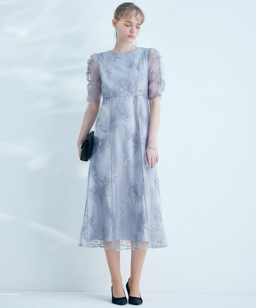 AIMER（エメ）の「ミストチュールフラワーモチーフラメ刺繍パイピングデザインパーティードレス　結婚式　お呼ばれ　ドレス　20代 30代（ドレス・レディース・イエロー/ネイビー/ライトブルーグレー/ピンクベージュ・SMALL/MEDIUM/LARGE）」の5枚目の写真