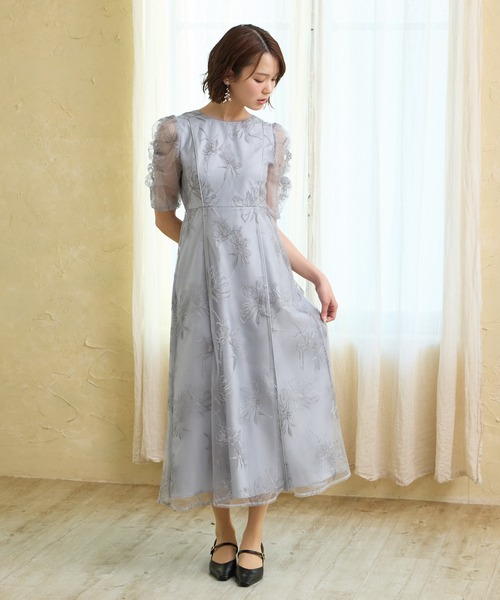 AIMER（エメ）の「ミストチュールフラワーモチーフラメ刺繍パイピングデザインパーティードレス　結婚式　お呼ばれ　ドレス　20代 30代（ドレス・レディース・イエロー/ネイビー/ライトブルーグレー/ピンクベージュ・SMALL/MEDIUM/LARGE）」の21枚目の写真