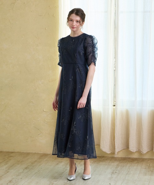 AIMER（エメ）の「ミストチュールフラワーモチーフラメ刺繍パイピングデザインパーティードレス　結婚式　お呼ばれ　ドレス　20代 30代（ドレス・レディース・イエロー/ネイビー/ライトブルーグレー/ピンクベージュ・SMALL/MEDIUM/LARGE）」の12枚目の写真