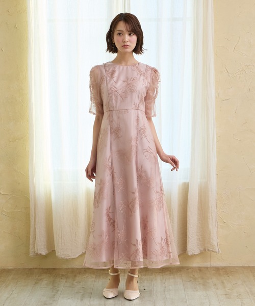 AIMER（エメ）の「ミストチュールフラワーモチーフラメ刺繍パイピングデザインパーティードレス　結婚式　お呼ばれ　ドレス　20代 30代（ドレス・レディース・イエロー/ネイビー/ライトブルーグレー/ピンクベージュ・SMALL/MEDIUM/LARGE）」の16枚目の写真