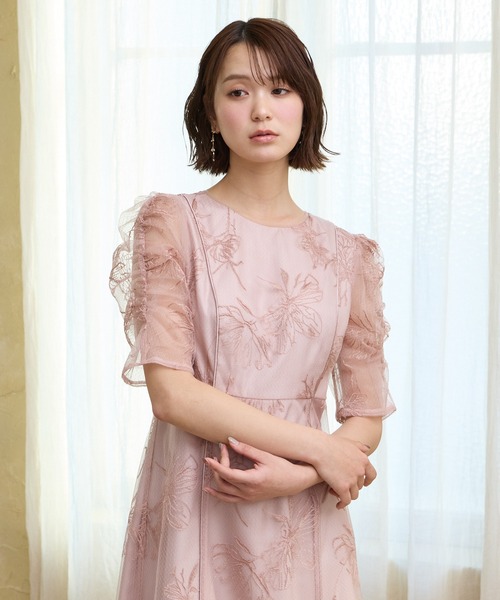 AIMER（エメ）の「ミストチュールフラワーモチーフラメ刺繍パイピングデザインパーティードレス　結婚式　お呼ばれ　ドレス　20代 30代（ドレス・レディース・イエロー/ネイビー/ライトブルーグレー/ピンクベージュ・SMALL/MEDIUM/LARGE）」の19枚目の写真