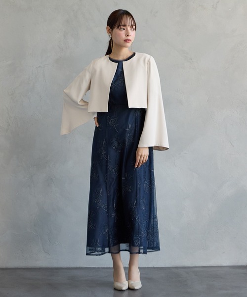 AIMER（エメ）の「ミストチュールフラワーモチーフラメ刺繍パイピングデザインパーティードレス　結婚式　お呼ばれ　ドレス　20代 30代（ドレス・レディース・イエロー/ネイビー/ライトブルーグレー/ピンクベージュ・SMALL/MEDIUM/LARGE）」の9枚目の写真
