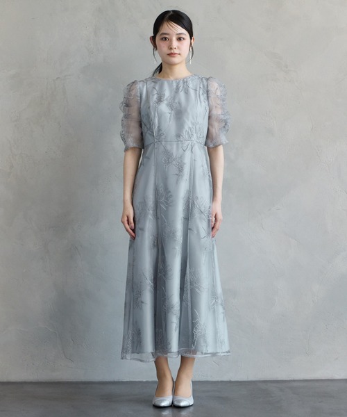AIMER（エメ）の「ミストチュールフラワーモチーフラメ刺繍パイピングデザインパーティードレス　結婚式　お呼ばれ　ドレス　20代 30代（ドレス・レディース・イエロー/ネイビー/ライトブルーグレー/ピンクベージュ・SMALL/MEDIUM/LARGE）」の18枚目の写真