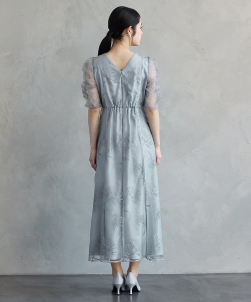 AIMER（エメ）の「ミストチュールフラワーモチーフラメ刺繍パイピングデザインパーティードレス　結婚式　お呼ばれ　ドレス　20代 30代（ドレス・レディース・イエロー/ネイビー/ライトブルーグレー/ピンクベージュ・SMALL/MEDIUM/LARGE）」の20枚目の写真