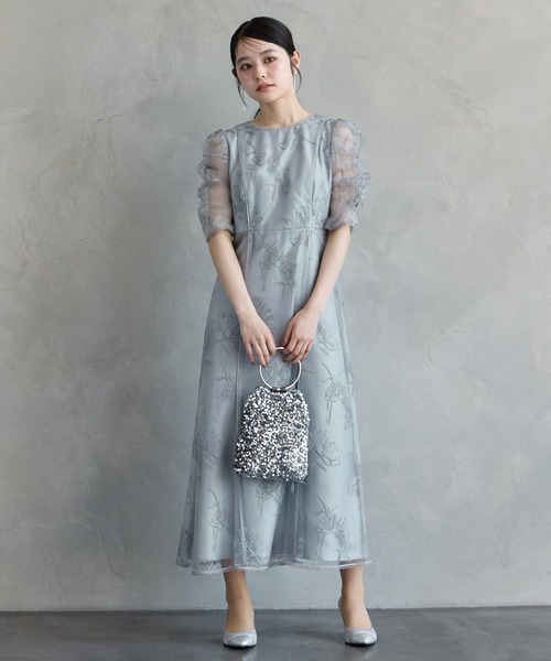 AIMER（エメ）の「ミストチュールフラワーモチーフラメ刺繍パイピングデザインパーティードレス　結婚式　お呼ばれ　ドレス　20代 30代（ドレス・レディース・イエロー/ネイビー/ライトブルーグレー/ピンクベージュ・SMALL/MEDIUM/LARGE）」の14枚目の写真