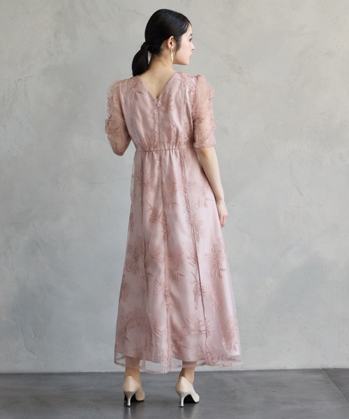 AIMER（エメ）の「ミストチュールフラワーモチーフラメ刺繍パイピングデザインパーティードレス　結婚式　お呼ばれ　ドレス　20代 30代（ドレス・レディース・イエロー/ネイビー/ライトブルーグレー/ピンクベージュ・SMALL/MEDIUM/LARGE）」の12枚目の写真