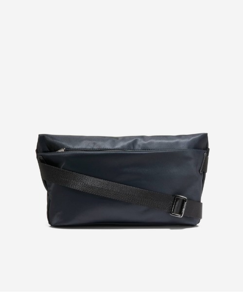 COLE HAAN(コールハーン)の「カールソン イーストウエスト スリング mens(ボディバッグ/ウエストポーチ・メンズ・ブラック・OSFA)」の2枚目の写真