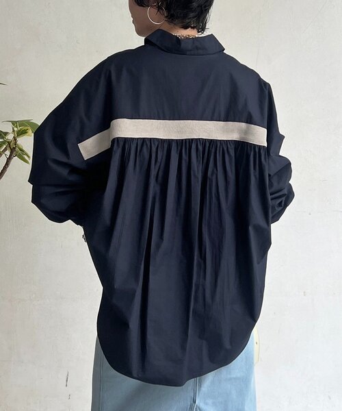 un dix cors（アンディコール）の「バックライン切替シャツ（シャツ/ブラウス・レディース・サックスブルー/ホワイト/ネイビー/オフホワイト・FREE）」の4枚目の写真