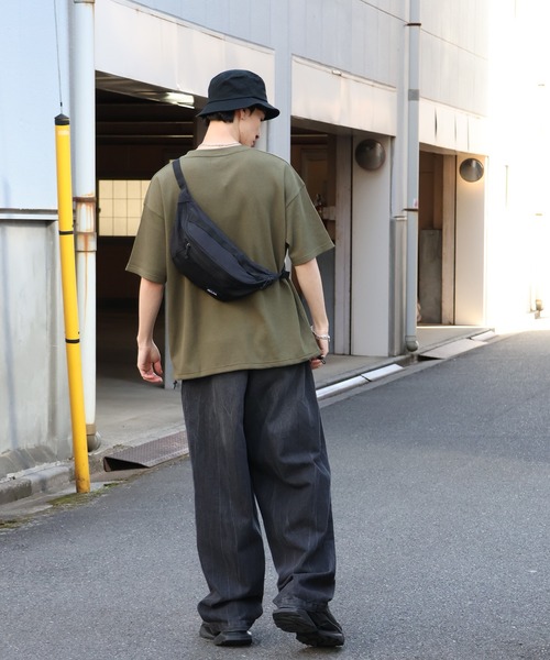 FIRST DOWN（ファーストダウン）の「【FIRST DOWN/ファーストダウン】LIGHT BODYBAG/軽量ボディバッグ（ボディバッグ/ウエストポーチ・メンズ・ブラック/ダークブルー・FREE）」の12枚目の写真