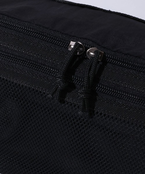 FIRST DOWN（ファーストダウン）の「【FIRST DOWN/ファーストダウン】LIGHT BODYBAG/軽量ボディバッグ（ボディバッグ/ウエストポーチ・メンズ・ブラック/ダークブルー・FREE）」の3枚目の写真