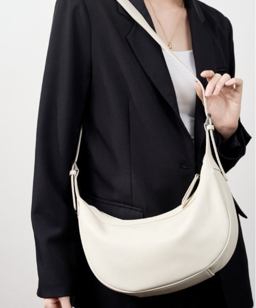 NiiNa(ニーナ)の「【 NiiNa / ニーナ 】高品質2wayレザーソフトラウンドフォルムトートバッグ(トートバッグ・レディース・ブラウン/ホワイト/ブラック・FREE)」の1枚目の写真