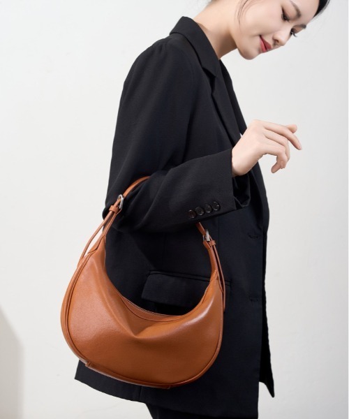 NiiNa(ニーナ)の「【 NiiNa / ニーナ 】高品質2wayレザーソフトラウンドフォルムトートバッグ(トートバッグ・レディース・ブラウン/ホワイト/ブラック・FREE)」の20枚目の写真