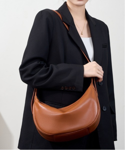 NiiNa(ニーナ)の「【 NiiNa / ニーナ 】高品質2wayレザーソフトラウンドフォルムトートバッグ(トートバッグ・レディース・ブラウン/ホワイト/ブラック・FREE)」の5枚目の写真