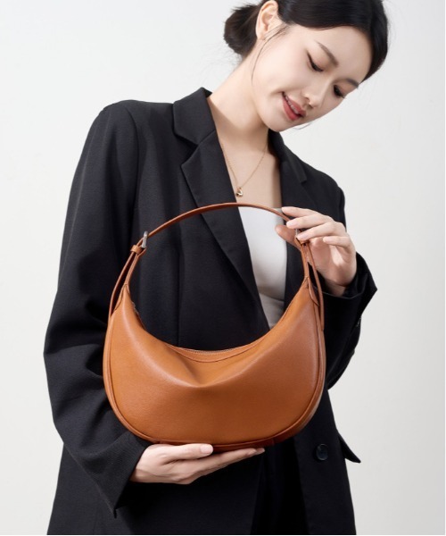 NiiNa(ニーナ)の「【 NiiNa / ニーナ 】高品質2wayレザーソフトラウンドフォルムトートバッグ(トートバッグ・レディース・ブラウン/ホワイト/ブラック・FREE)」の17枚目の写真