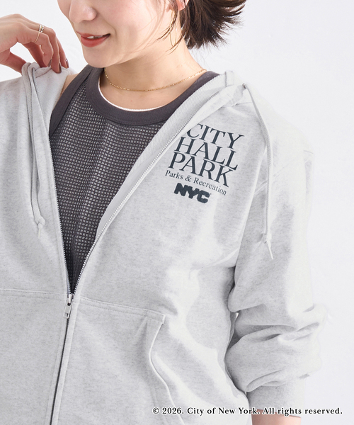 JOURNAL STANDARD（ジャーナルスタンダード）の「NYC JS ZIP HOODIE（パーカー・レディース・ライトグレー/チャコールグレー・FREE）」の2枚目の写真