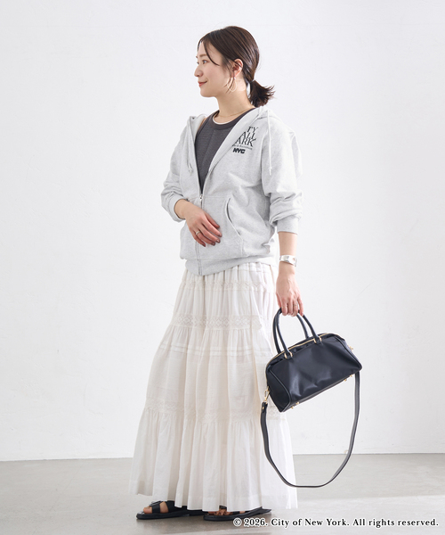 JOURNAL STANDARD（ジャーナルスタンダード）の「NYC JS ZIP HOODIE（パーカー・レディース・ライトグレー/チャコールグレー・FREE）」の4枚目の写真