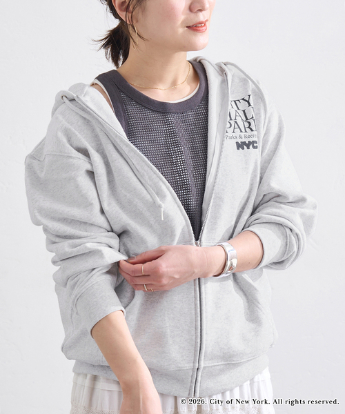 JOURNAL STANDARD（ジャーナルスタンダード）の「NYC JS ZIP HOODIE（パーカー・レディース・ライトグレー/チャコールグレー・FREE）」の13枚目の写真