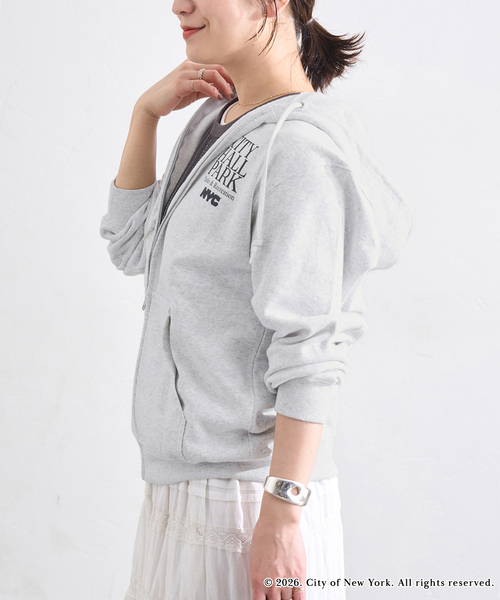 JOURNAL STANDARD（ジャーナルスタンダード）の「NYC JS ZIP HOODIE（パーカー・レディース・ライトグレー/チャコールグレー・FREE）」の14枚目の写真