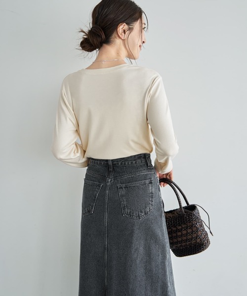 STYLE DELI(スタイルデリ)の「なんかカワイイ長袖シンプルTシャツ(Tシャツ/カットソー・レディース・ダークブルー/クリーム/ホワイト・FREE)」の16枚目の写真
