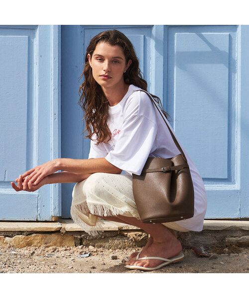 FOLNUA（フォルニュア）の「ONDE BAG [4COLOR]（ショルダーバッグ・レディース・ライトグレー/ブラック/ブラウン/ブラウン系・FREE）」の4枚目の写真