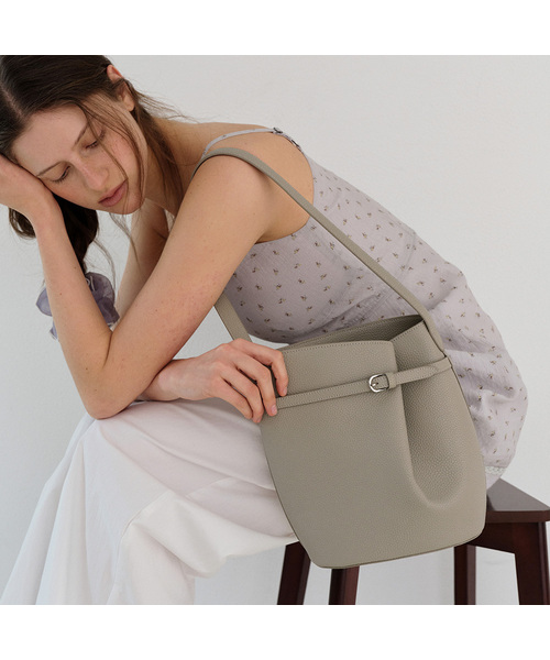 FOLNUA（フォルニュア）の「ONDE BAG [4COLOR]（ショルダーバッグ・レディース・ライトグレー/ブラック/ブラウン/ブラウン系・FREE）」の3枚目の写真