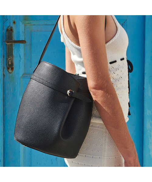 FOLNUA（フォルニュア）の「ONDE BAG [4COLOR]（ショルダーバッグ・レディース・ライトグレー/ブラック/ブラウン/ブラウン系・FREE）」の2枚目の写真