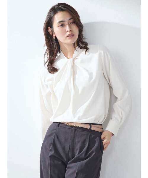 Perfect Suit FActory(パーフェクトスーツファクトリー)の「タックボウタイブラウス オフホワイト/グリーン/ネイビー(Tシャツ/カットソー・レディース・ライトグリーン/ネイビー/オフホワイト・M/S/L)」の6枚目の写真