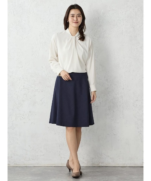 Perfect Suit FActory(パーフェクトスーツファクトリー)の「タックボウタイブラウス オフホワイト/グリーン/ネイビー(Tシャツ/カットソー・レディース・ライトグリーン/ネイビー/オフホワイト・M/S/L)」の8枚目の写真