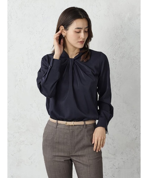 Perfect Suit FActory(パーフェクトスーツファクトリー)の「タックボウタイブラウス オフホワイト/グリーン/ネイビー(Tシャツ/カットソー・レディース・ライトグリーン/ネイビー/オフホワイト・M/S/L)」の22枚目の写真