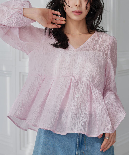 KOBE LETTUCE（コウベレタス）の「シアージャガードVネックペプラムブラウス（シャツ/ブラウス・レディース・ブラック/ピンク/イエロー/アイボリー・M）」の4枚目の写真