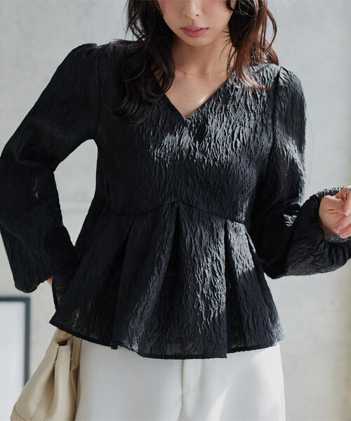 KOBE LETTUCE（コウベレタス）の「シアージャガードVネックペプラムブラウス（シャツ/ブラウス・レディース・ブラック/ピンク/イエロー/アイボリー・M）」の3枚目の写真