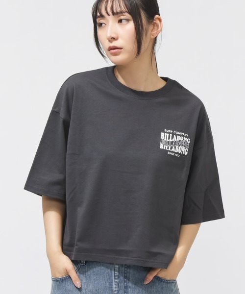BILLABONG(ビラボン)の「【別注】ビラボン BILLABONG アウトドアカジュアル 半袖Tシャツ LOOSE CROPPED TEE ALPNE 限定コラボ(Tシャツ/カットソー・レディース・ダークグレー/アイボリー/ブルー・M/L)」の11枚目の写真