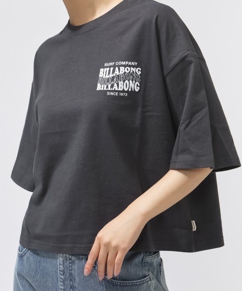 BILLABONG(ビラボン)の「【別注】ビラボン BILLABONG アウトドアカジュアル 半袖Tシャツ LOOSE CROPPED TEE ALPNE 限定コラボ(Tシャツ/カットソー・レディース・ダークグレー/アイボリー/ブルー・M/L)」の14枚目の写真