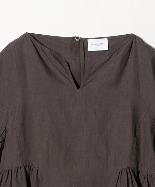 UNITED ARROWS(ユナイテッドアローズ)の「リネン スキッパー ペプラム ブラウス ‐ウォッシャブル‐(シャツ/ブラウス・レディース・ホワイト/ダークブラウン/ブラック・36/38)」の5枚目の写真