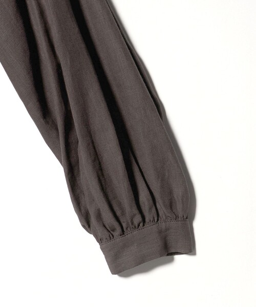 UNITED ARROWS(ユナイテッドアローズ)の「リネン スキッパー ペプラム ブラウス ‐ウォッシャブル‐(シャツ/ブラウス・レディース・ホワイト/ダークブラウン/ブラック・36/38)」の6枚目の写真