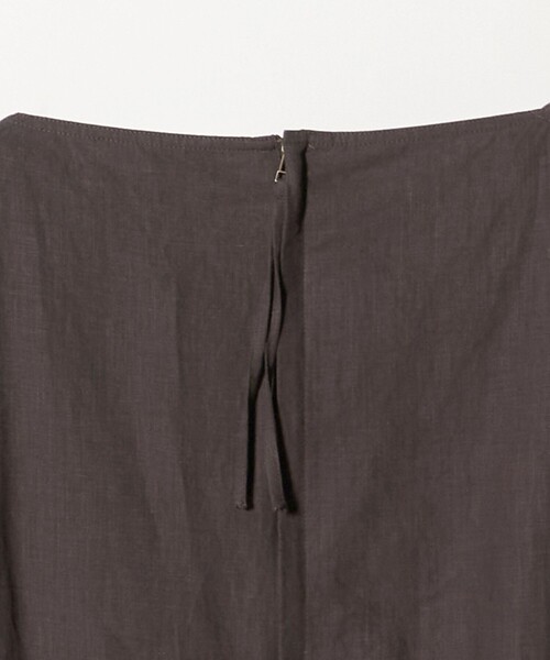 UNITED ARROWS(ユナイテッドアローズ)の「リネン スキッパー ペプラム ブラウス ‐ウォッシャブル‐(シャツ/ブラウス・レディース・ホワイト/ダークブラウン/ブラック・36/38)」の7枚目の写真