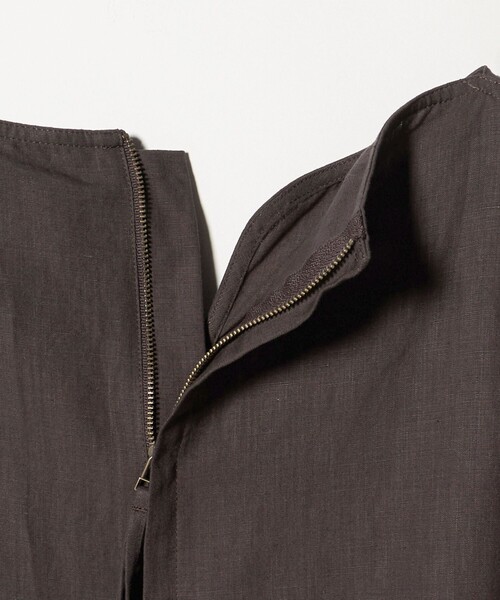 UNITED ARROWS(ユナイテッドアローズ)の「リネン スキッパー ペプラム ブラウス ‐ウォッシャブル‐(シャツ/ブラウス・レディース・ホワイト/ダークブラウン/ブラック・36/38)」の8枚目の写真