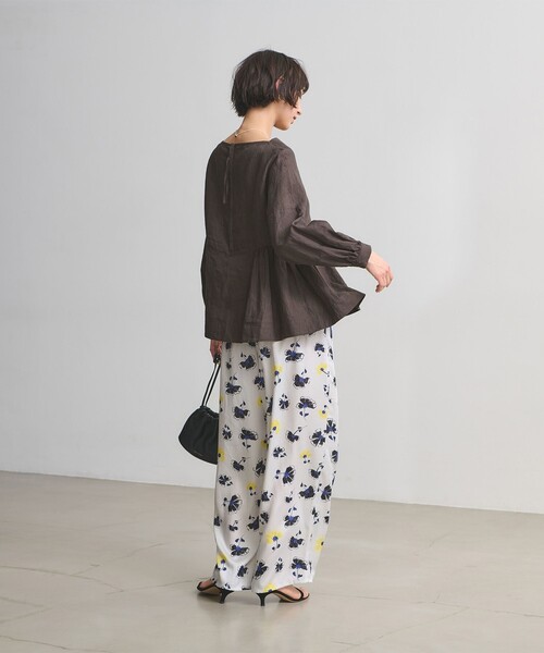 UNITED ARROWS（ユナイテッドアローズ）の「リネン スキッパー ペプラム ブラウス ‐ウォッシャブル‐（シャツ/ブラウス・レディース・ホワイト/ダークブラウン/ブラック・36/38）」の17枚目の写真