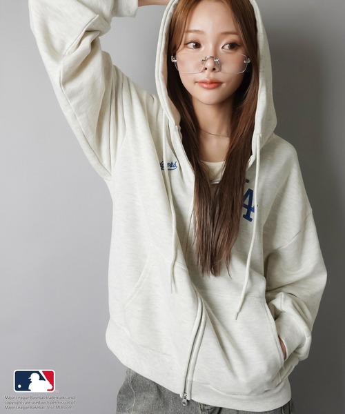 MLB(メジャーリーグベースボール)の「【MLB/メジャーリーグベースボール】別注オーバーサイズジップパーカー/セットアップ対応/ユニセックス(パーカー・レディース・オフホワイト/ブラック/オートミール/ネイビー/杢グレー・ONESIZE)」の13枚目の写真