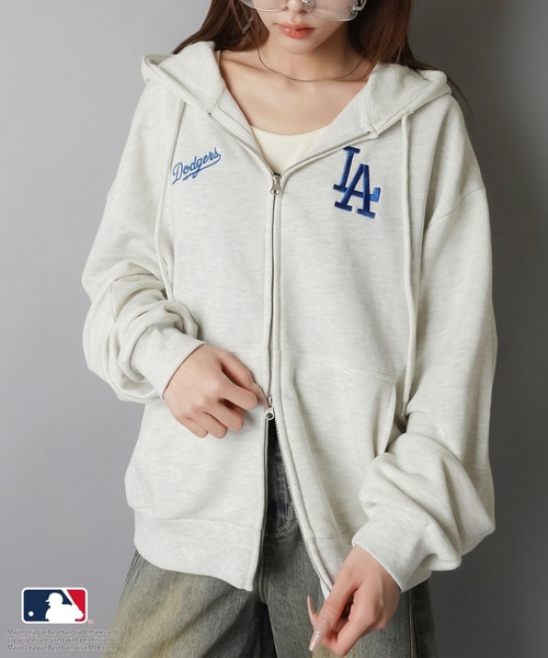 MLB(メジャーリーグベースボール)の「【MLB/メジャーリーグベースボール】別注オーバーサイズジップパーカー/セットアップ対応/ユニセックス(パーカー・レディース・オフホワイト/ブラック/オートミール/ネイビー/杢グレー・ONESIZE)」の10枚目の写真