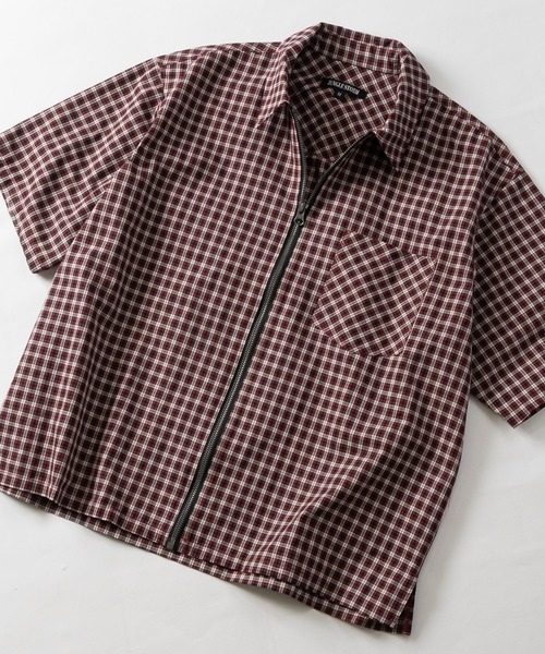 JOHN'S CLOSET(ジョンズクローゼット)の「【31】先染めミニチェック ハーフスリーブ ジップシャツ(シャツ/ブラウス・メンズ・レッド/ブラック/ブルー・LARGE/MEDIUM)」の2枚目の写真