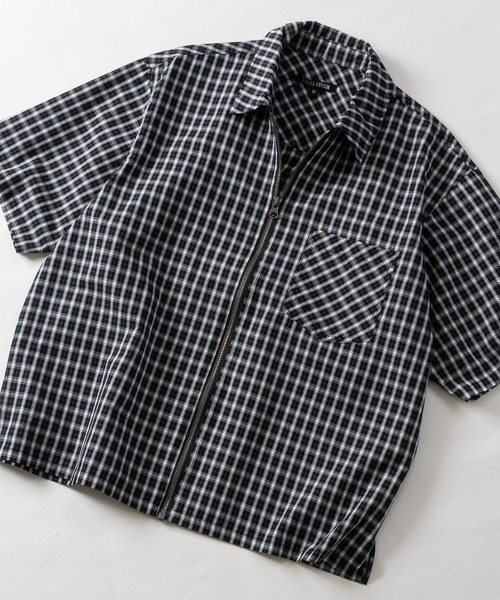 JOHN'S CLOSET(ジョンズクローゼット)の「【31】先染めミニチェック ハーフスリーブ ジップシャツ(シャツ/ブラウス・メンズ・レッド/ブラック/ブルー・LARGE/MEDIUM)」の1枚目の写真