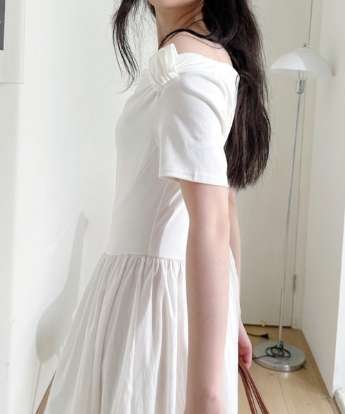 Ada.(エイダ)の「ドレープネックデザイン フィットアンドフレア 半袖カットワンピ(ワンピース・レディース・ホワイト/カーキ/ブラック・FREE)」の8枚目の写真