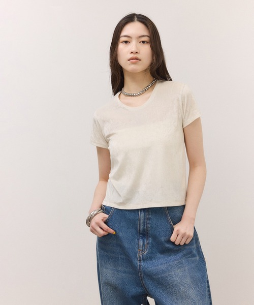 ADAM ET ROPE'(アダムエロペ)の「クラッシュベロアTEE(Tシャツ/カットソー・レディース・ブルー系その他6/オフホワイト/ブラウン系その他3/ネイビー・FREE)」の2枚目の写真