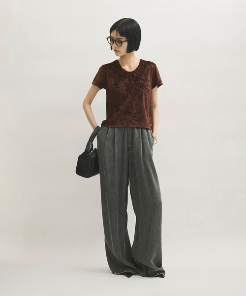 ADAM ET ROPE'(アダムエロペ)の「クラッシュベロアTEE(Tシャツ/カットソー・レディース・ブルー系その他6/オフホワイト/ブラウン系その他3/ネイビー・FREE)」の5枚目の写真