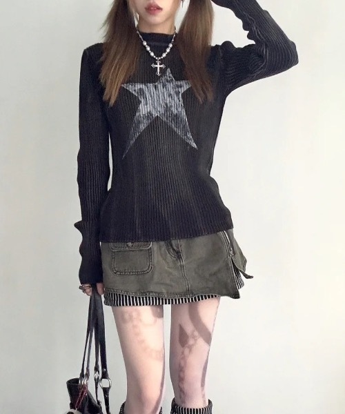 Alvia(アルビア)の「Y2Kプリント リブ Tシャツ(Tシャツ/カットソー・レディース・ブラック・M)」の2枚目の写真