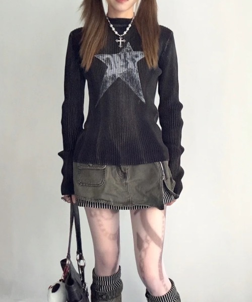 Alvia(アルビア)の「Y2Kプリント リブ Tシャツ(Tシャツ/カットソー・レディース・ブラック・M)」の3枚目の写真
