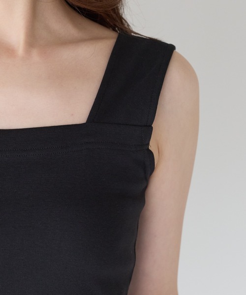PREFERIR(プレフェリール)の「スクエアネック タンクトップ|ブラ紐隠し インナー 見せない ノースリーブ 着回し ベーシック カットソー(タンクトップ・レディース・ホワイト/チャコールグレー/ブラック・MEDIUM/LARGE)」の10枚目の写真