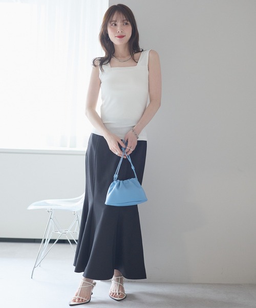 PREFERIR(プレフェリール)の「スクエアネック タンクトップ|ブラ紐隠し インナー 見せない ノースリーブ 着回し ベーシック カットソー(タンクトップ・レディース・ホワイト/チャコールグレー/ブラック・MEDIUM/LARGE)」の18枚目の写真